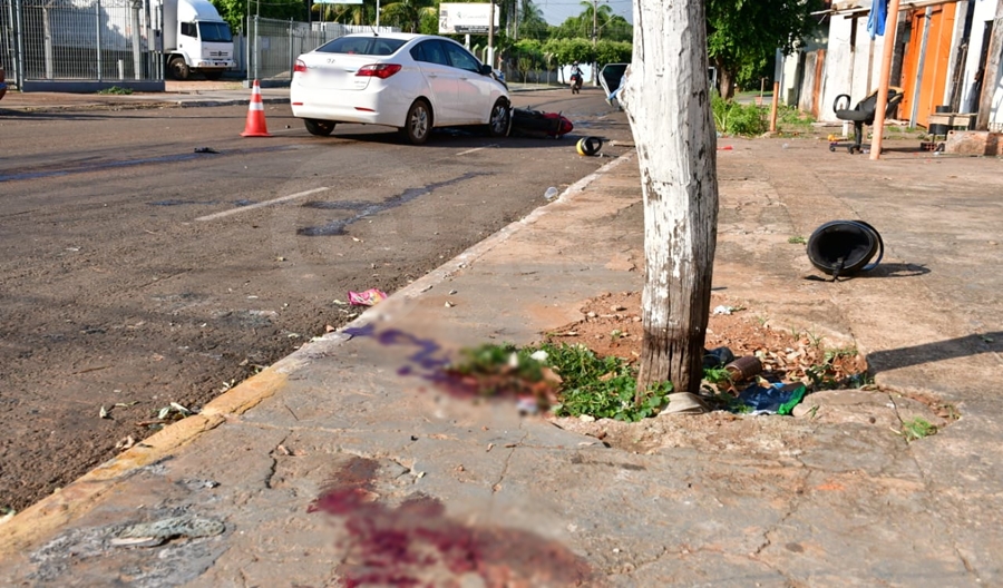 Imagem: SANGUE LOCAL Morre mototaxista arrastado após batida com carro em Rondonópolis