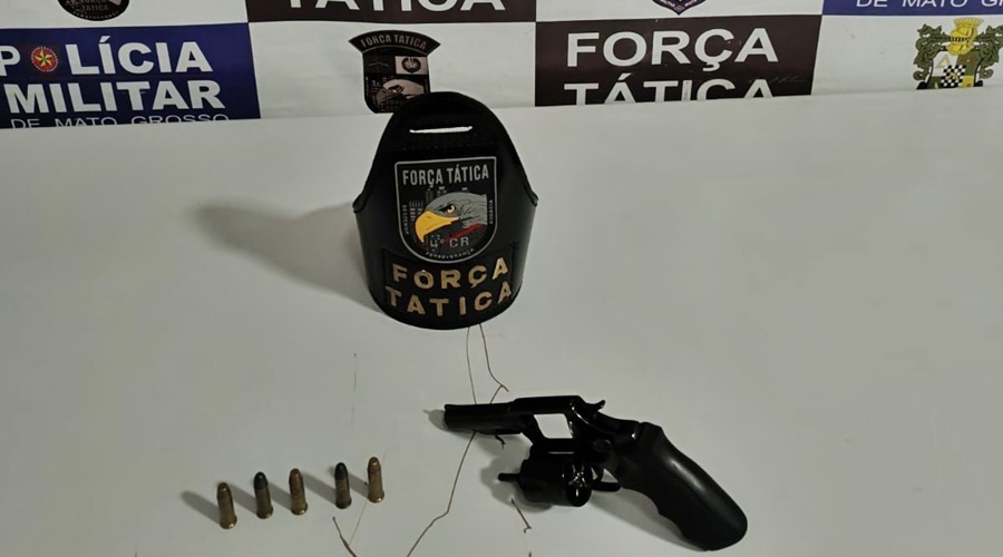 Imagem: arma 1 Mulher é presa com arma e munições na Vila Mineira